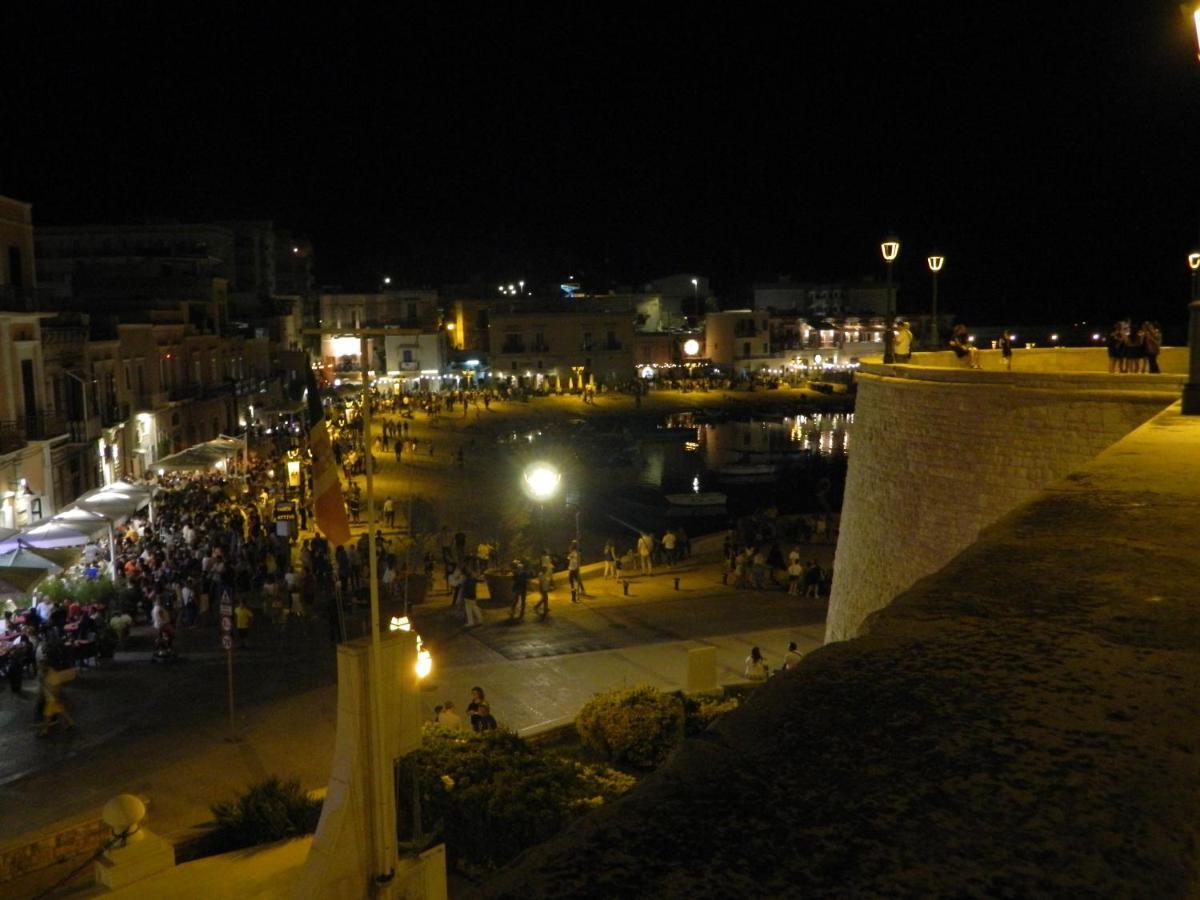 Torre Anna Historical Center Living Bisceglie Exterior photo